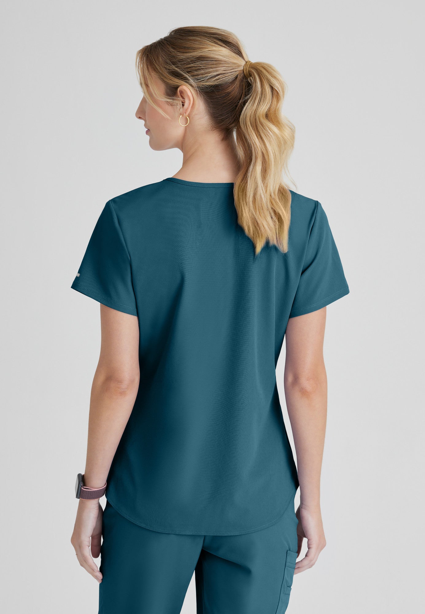 Breeze 3-Pocket Curved V-Neck Scrub Top